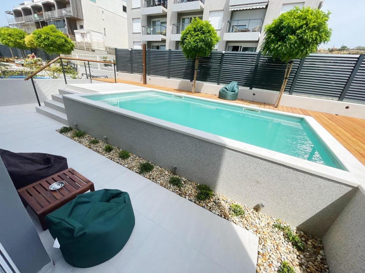 Cozy Seaside Apartment With Pool & Terrace สปลิท ภายนอก รูปภาพ