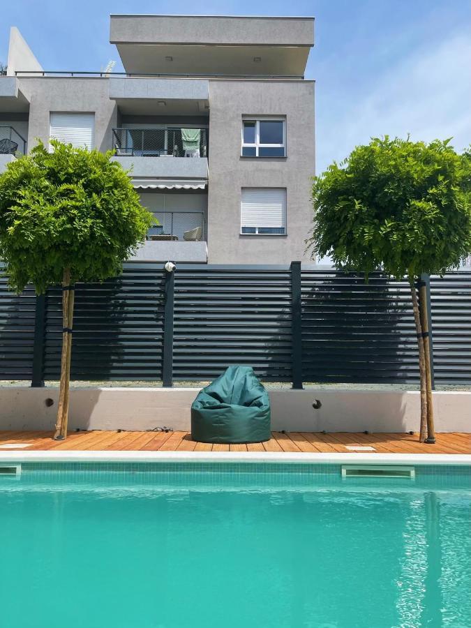 Cozy Seaside Apartment With Pool & Terrace สปลิท ภายนอก รูปภาพ