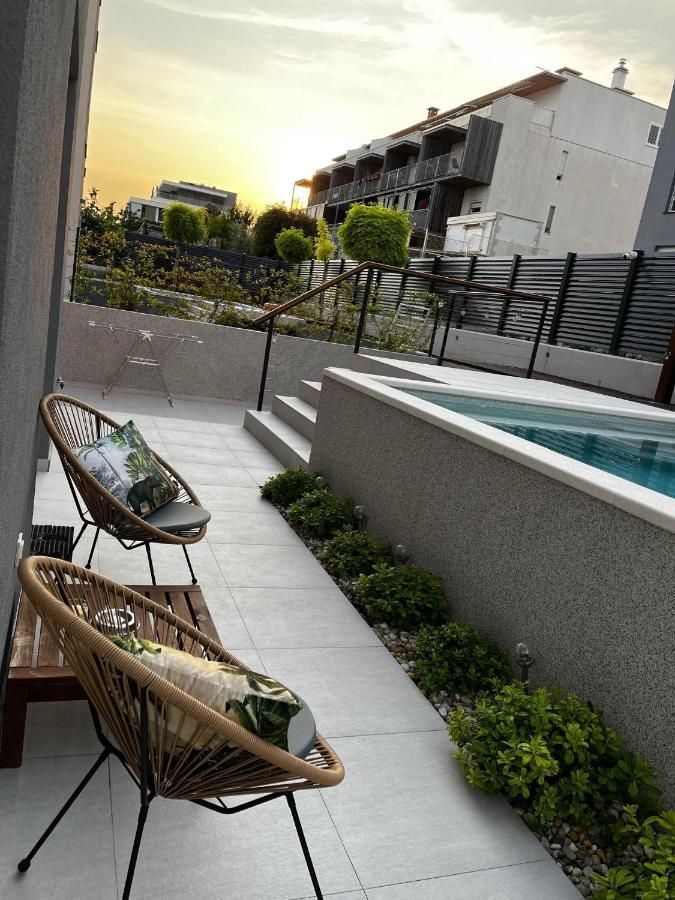 Cozy Seaside Apartment With Pool & Terrace สปลิท ภายนอก รูปภาพ