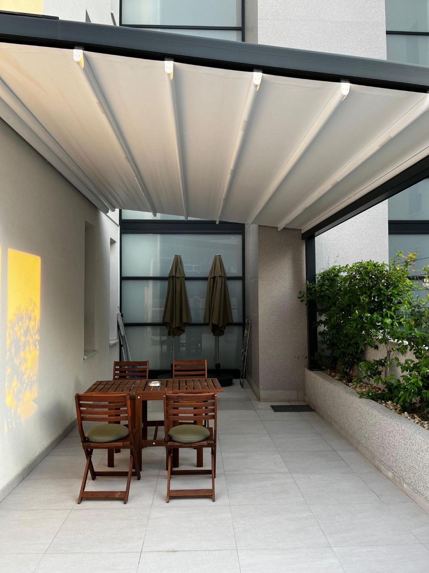 Cozy Seaside Apartment With Pool & Terrace สปลิท ภายนอก รูปภาพ